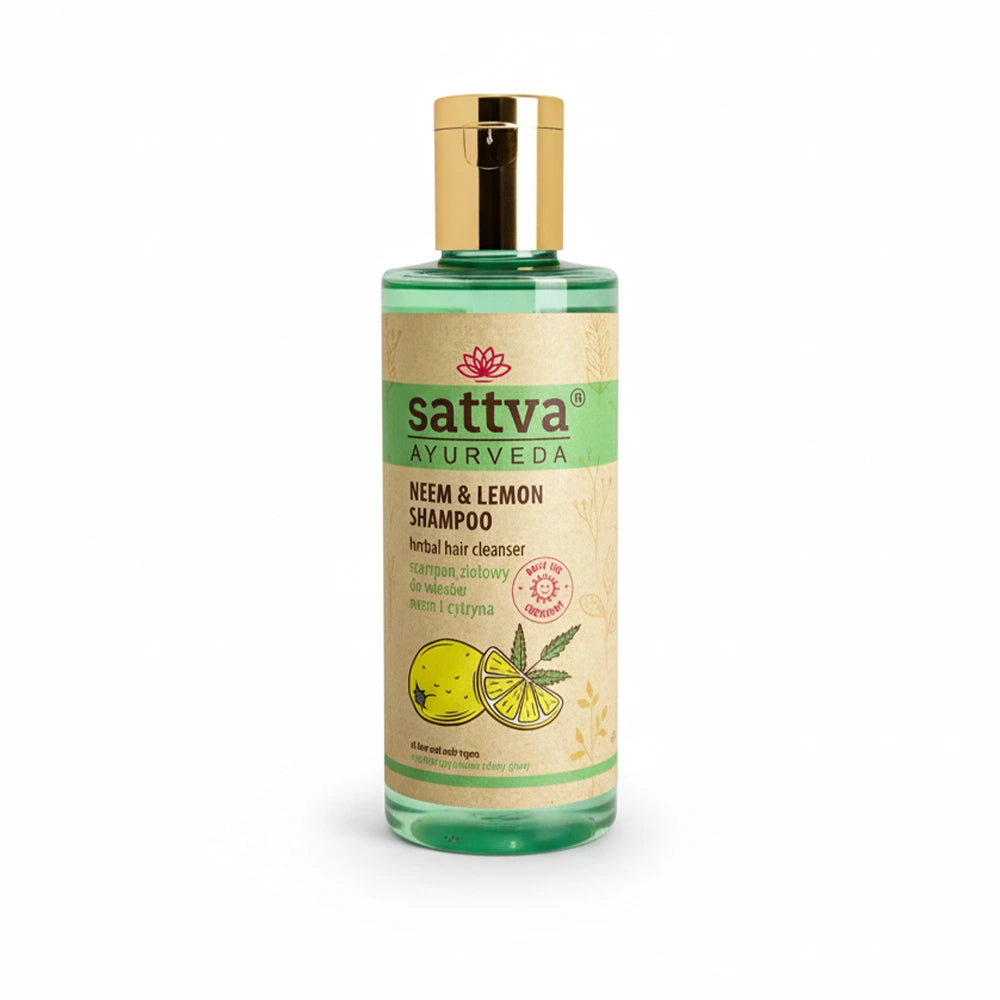 Champô Ayurvédico de Neem e Limão Sattva Ayurveda para cabelo e couro cabeludo oleosos, ajuda a controlar a oleosidade, purifica e deixa o cabelo fresco, macio e brilhante.