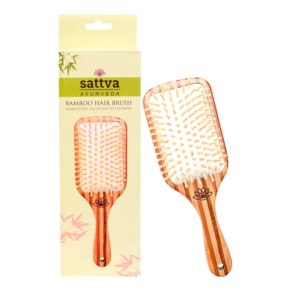 Cepillo capilar ecológico de bambú Sattva Ayurveda para reducir el encrespamiento y cuidar tu cabello.