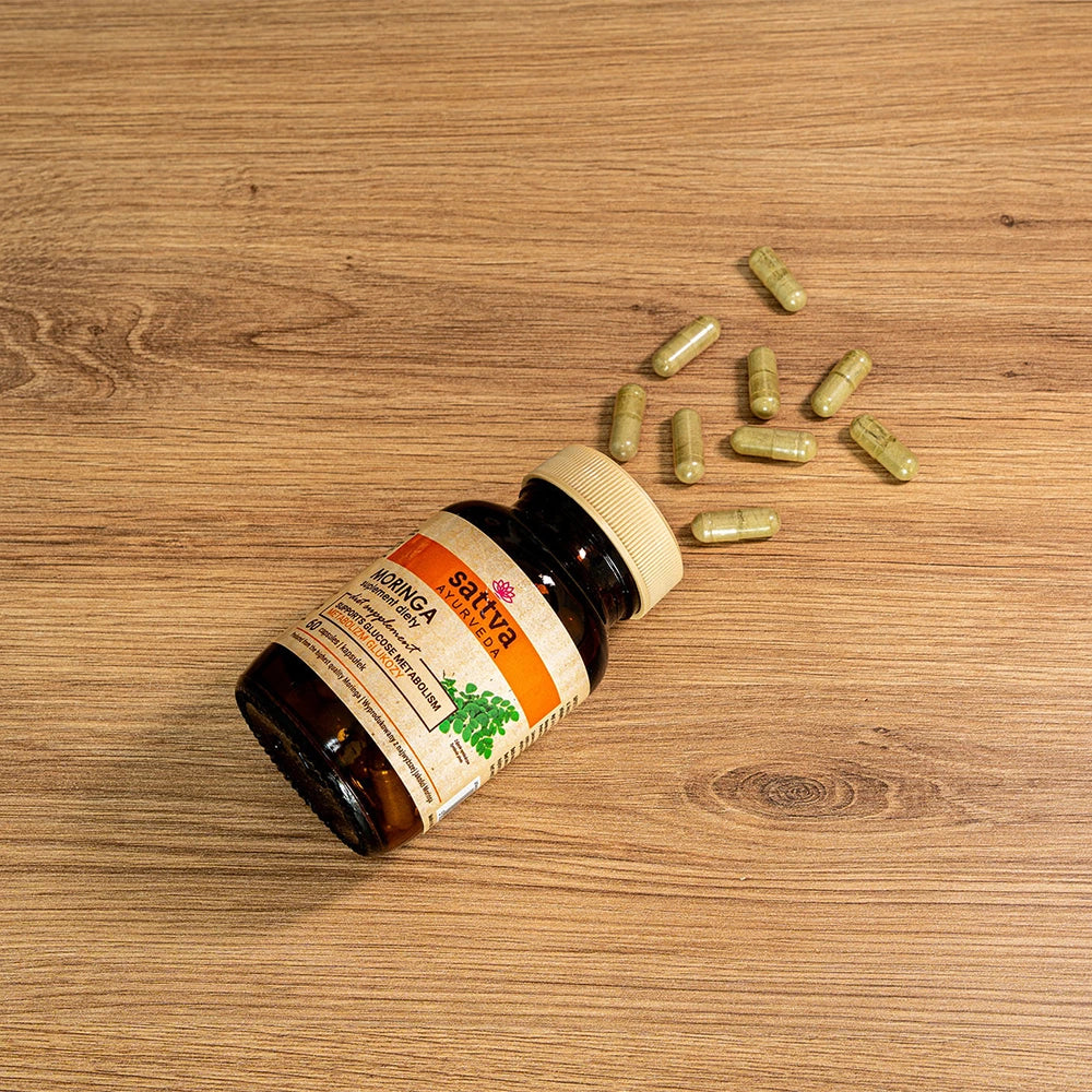 Cápsulas ayurvédicas de moringa para o equilíbrio natural do organismo