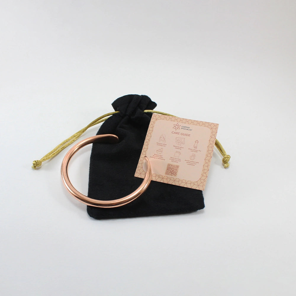 Pulseira Samana em cobre puro 99,9% com saco em veludo preto , estimulando circulação, energia vital e bem-estar natural